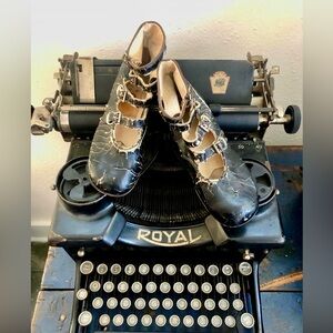 Prim Red Goose Little Girl’s Buckle-strap Ankle Shoes / Antique School Shoes